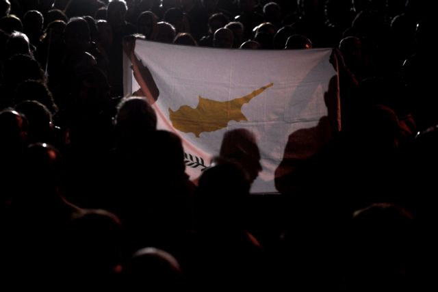 Παράταση για άλλη μια εβδομάδα των περιορισμών στις τράπεζες της Κύπρου